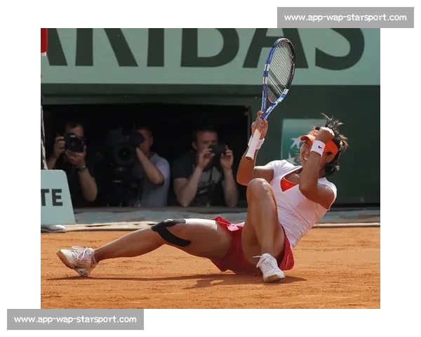 武汉教师史璠三度折桂亚锦赛，国际赛场诠释「力与美」的双重人生